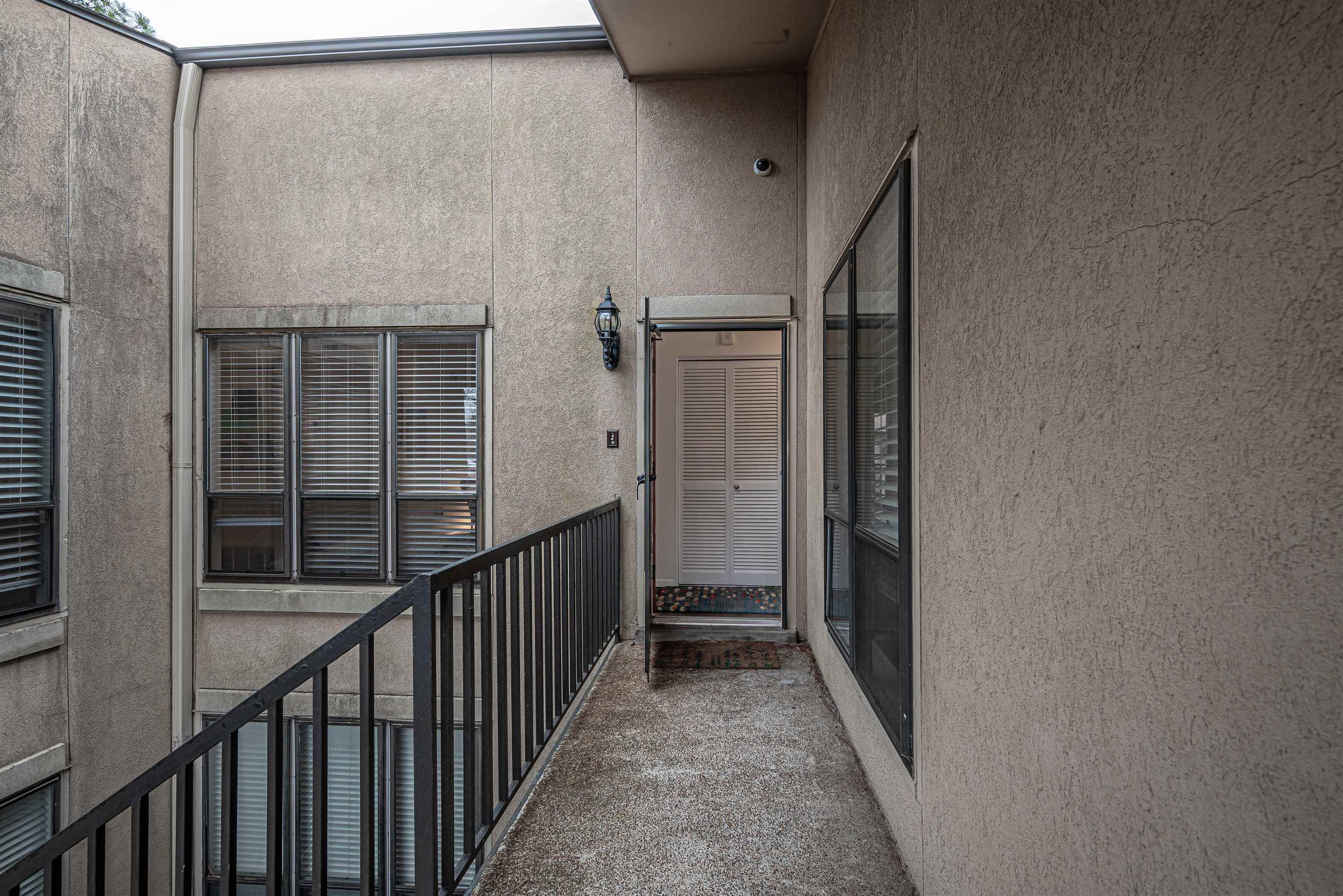 427 South Perkins Road, Unit 4272 Memphis, TN 38117 - Photo 20 of 29 a view of a balcony