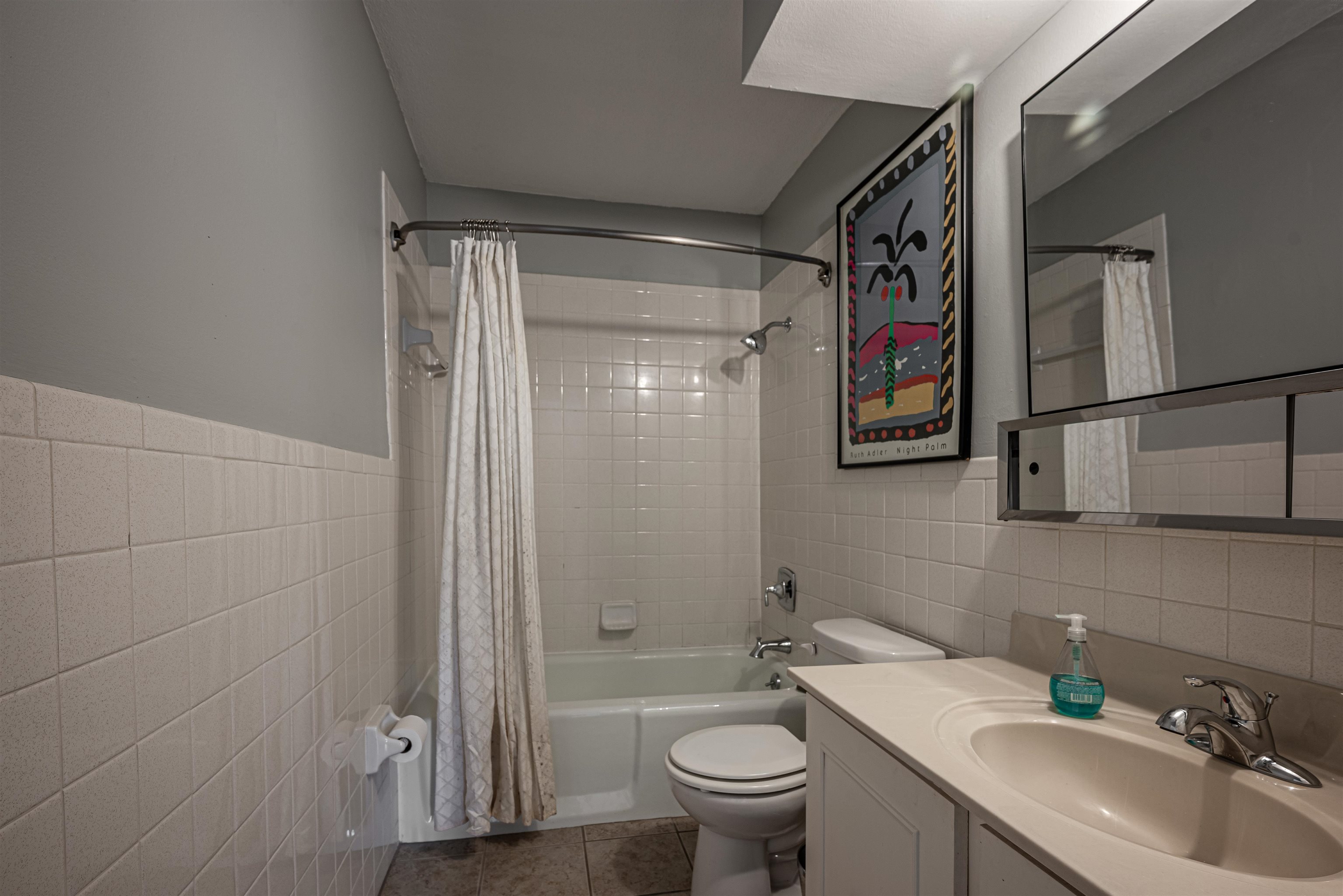 427 South Perkins Road, Unit 4272 Memphis, TN 38117 - Photo 21 of 29 a bathroom with a sink toilet and shower