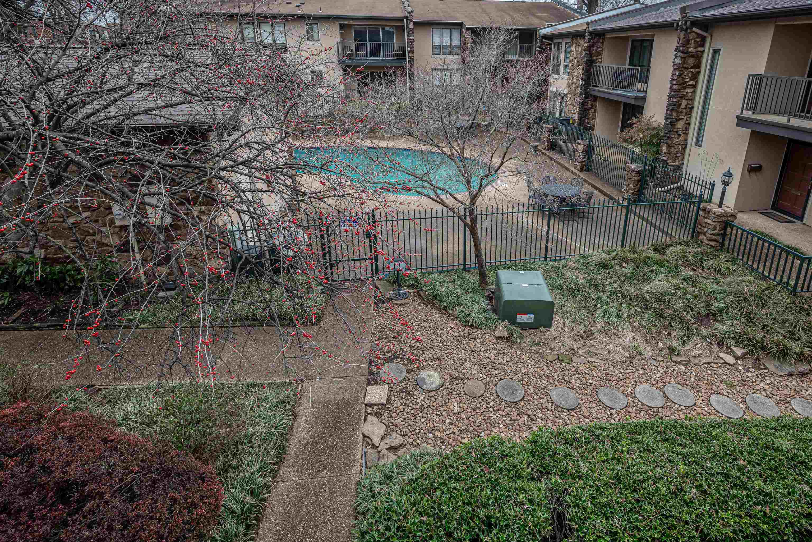 427 South Perkins Road, Unit 4272 Memphis, TN 38117 - Photo 23 of 29 a view of a backyard