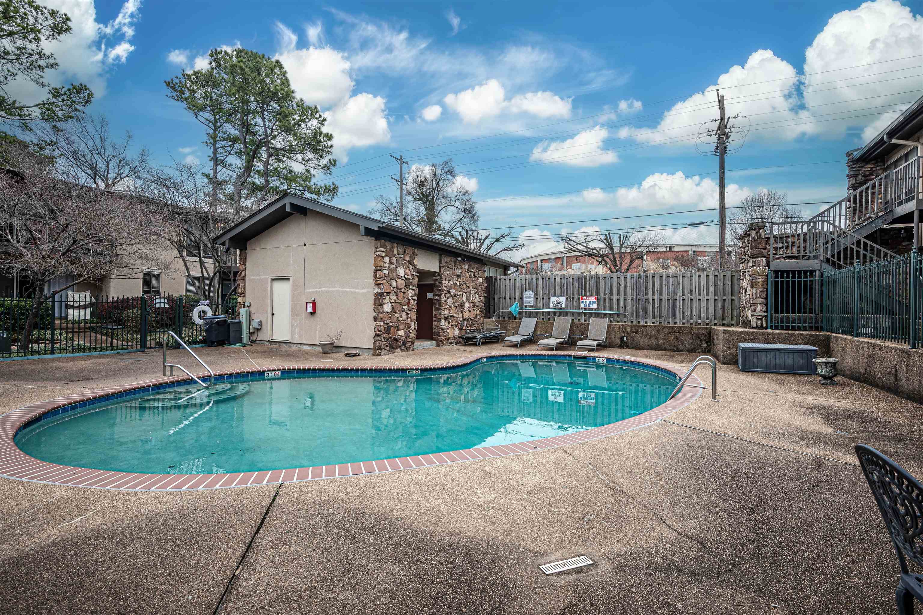 427 South Perkins Road, Unit 4272 Memphis, TN 38117 - Photo 26 of 29 a view of a backyard with swimming pool