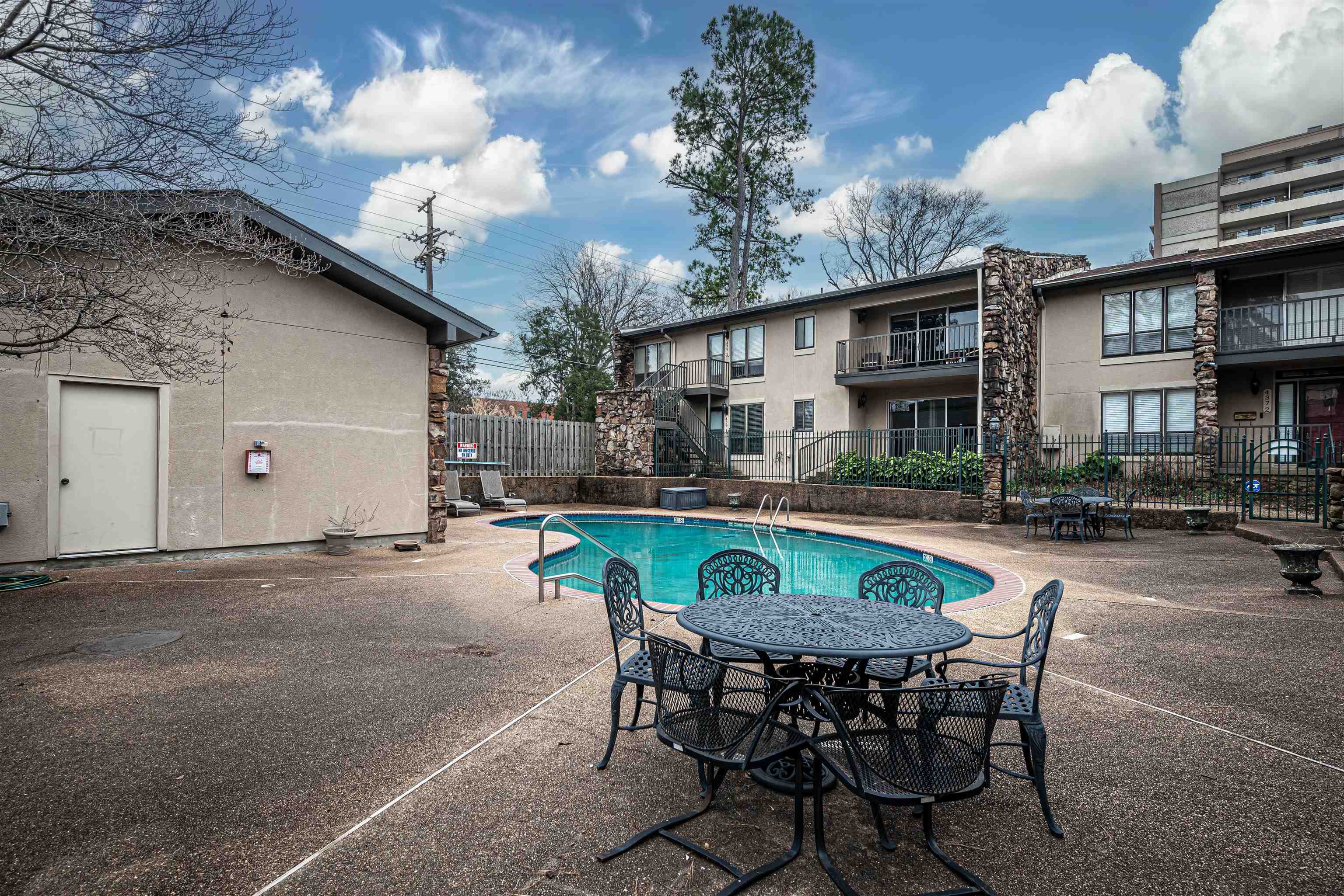 427 South Perkins Road, Unit 4272 Memphis, TN 38117 - Photo 29 of 29 a patio with a table and chairs and a barbeque