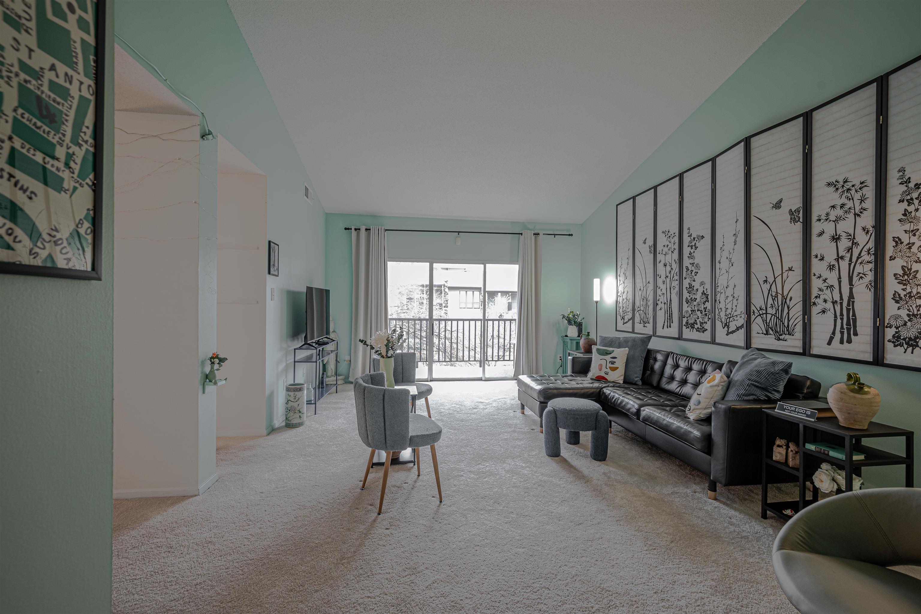 427 South Perkins Road, Unit 4272 Memphis, TN 38117 - Photo 4 of 29 a living room with furniture and a large window