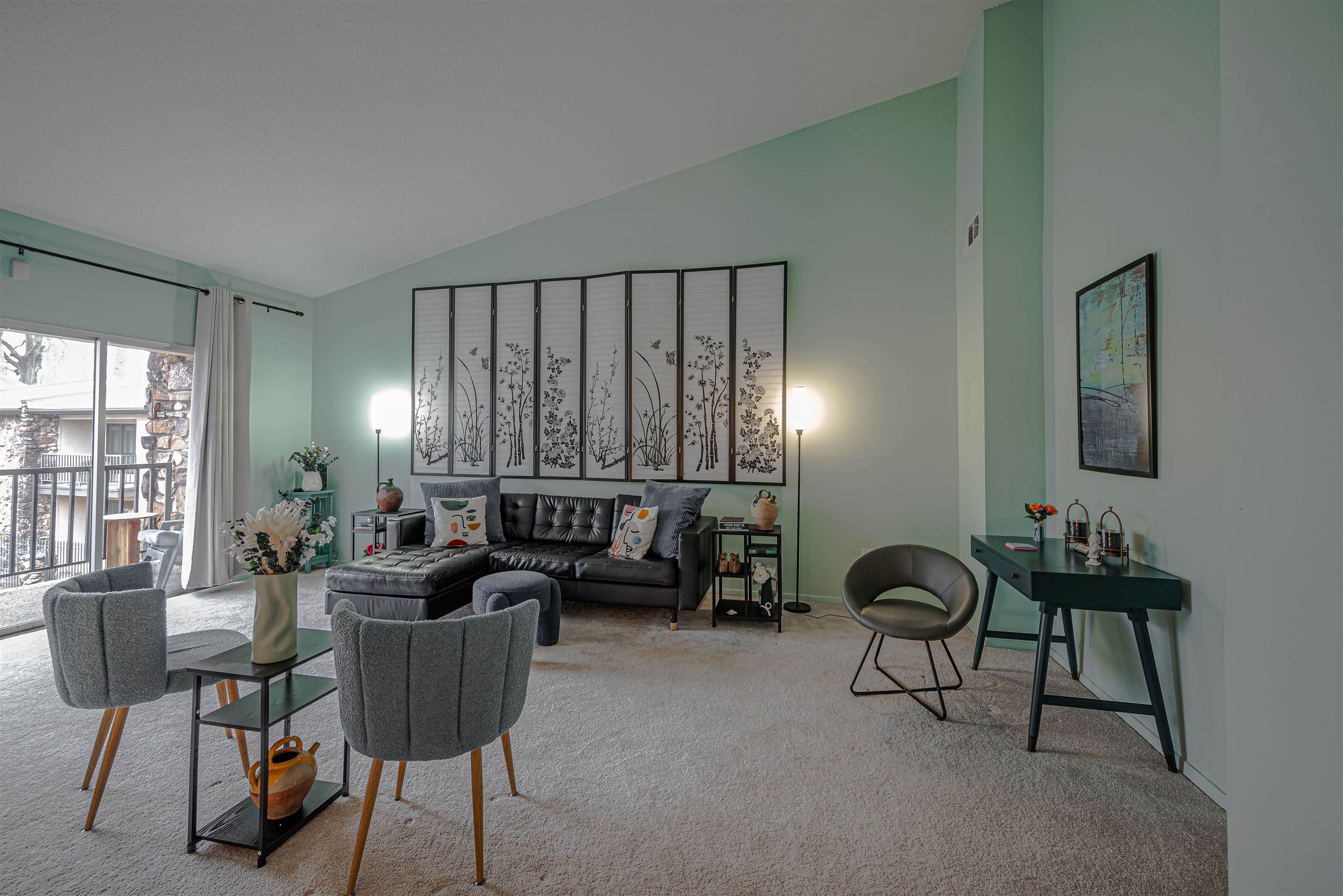 427 South Perkins Road, Unit 4272 Memphis, TN 38117 - Photo 6 of 29 a living room with furniture and a potted plant