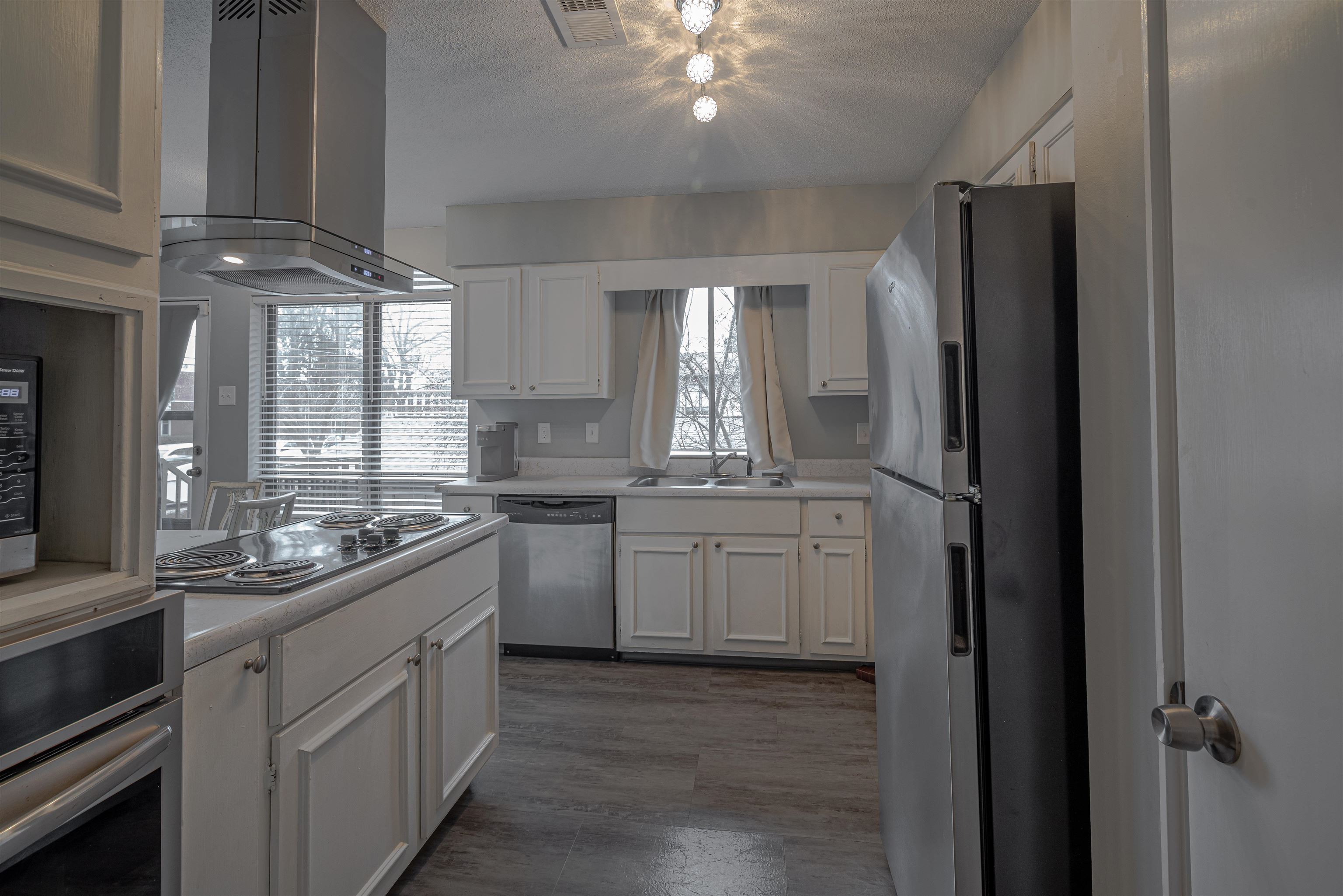 427 South Perkins Road, Unit 4272 Memphis, TN 38117 - Photo 10 of 29 a kitchen with a sink and cabinets