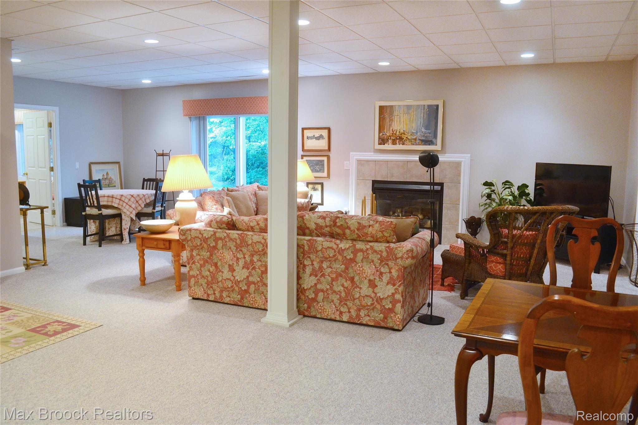 3795 Warwick Drive Rochester, MI 48309 - Photo 40 of 51 WALK OUT LOWER LEVEL GREAT ROOM