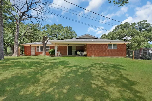 $500,000 | 305 West Bethesda Road, Burleson, TX 76028
