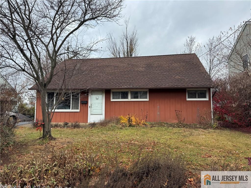 a front view of house with yard