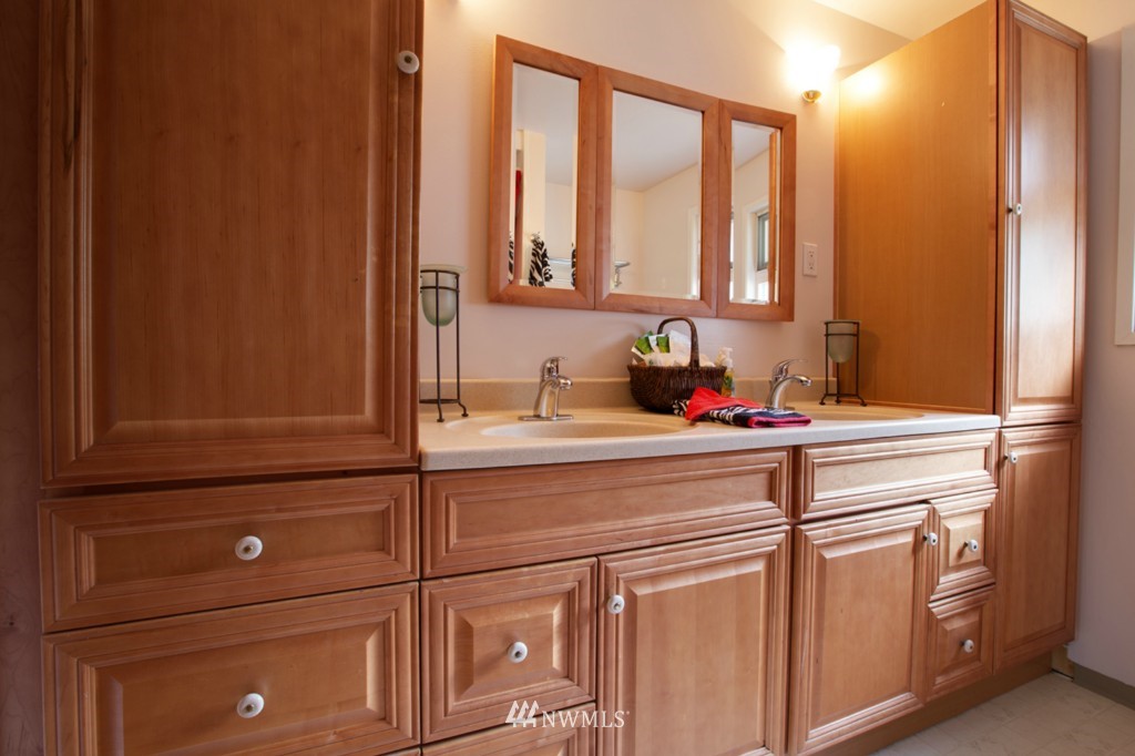 12428 169th Avenue Southeast Renton, WA 98059 - Photo 12 of 17 Gallery Image 12