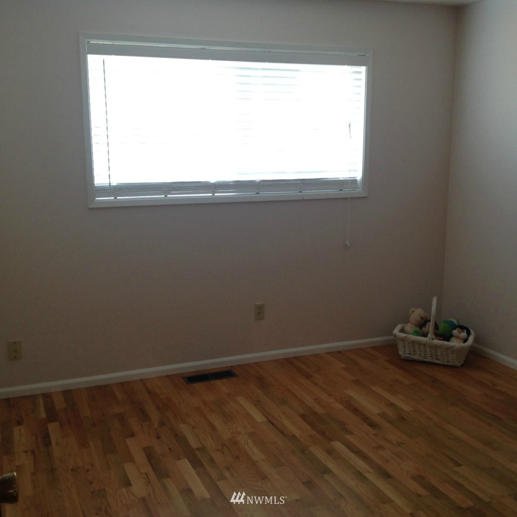 12428 169th Avenue Southeast Renton, WA 98059 - Photo 13 of 17 Gallery Image 13