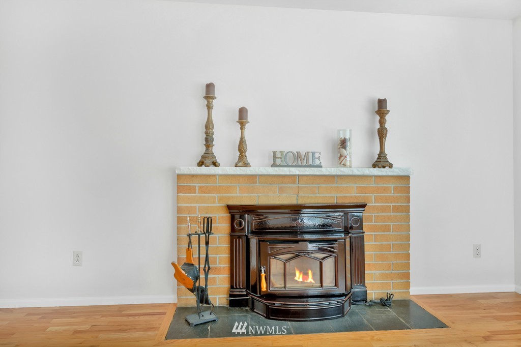 12428 169th Avenue Southeast Renton, WA 98059 - Photo 4 of 17 Gallery Image 4