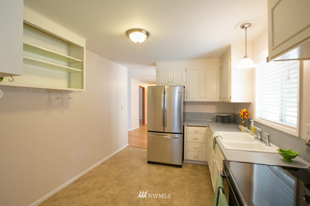12428 169th Avenue Southeast Renton, WA 98059 - Photo 6 of 17 Gallery Image 6
