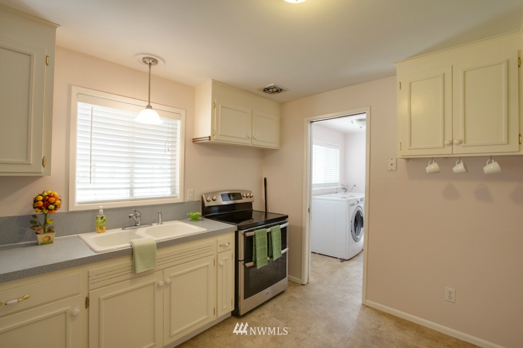 12428 169th Avenue Southeast Renton, WA 98059 - Photo 7 of 17 Gallery Image 7