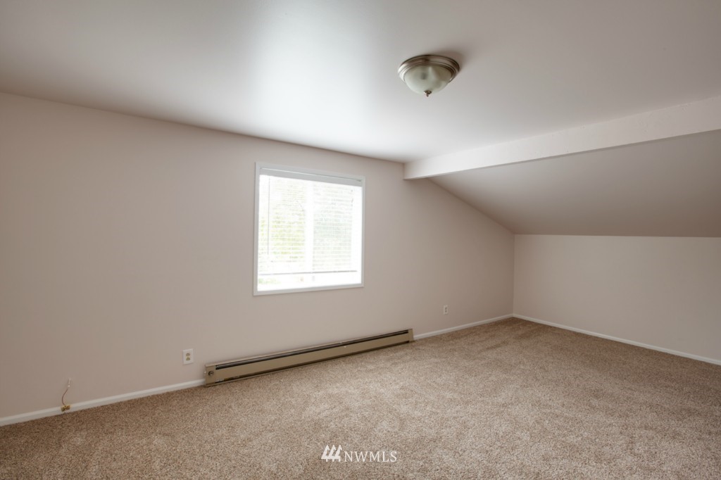 12428 169th Avenue Southeast Renton, WA 98059 - Photo 9 of 17 Gallery Image 9