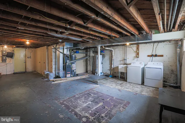 a view of a storage & utility room
