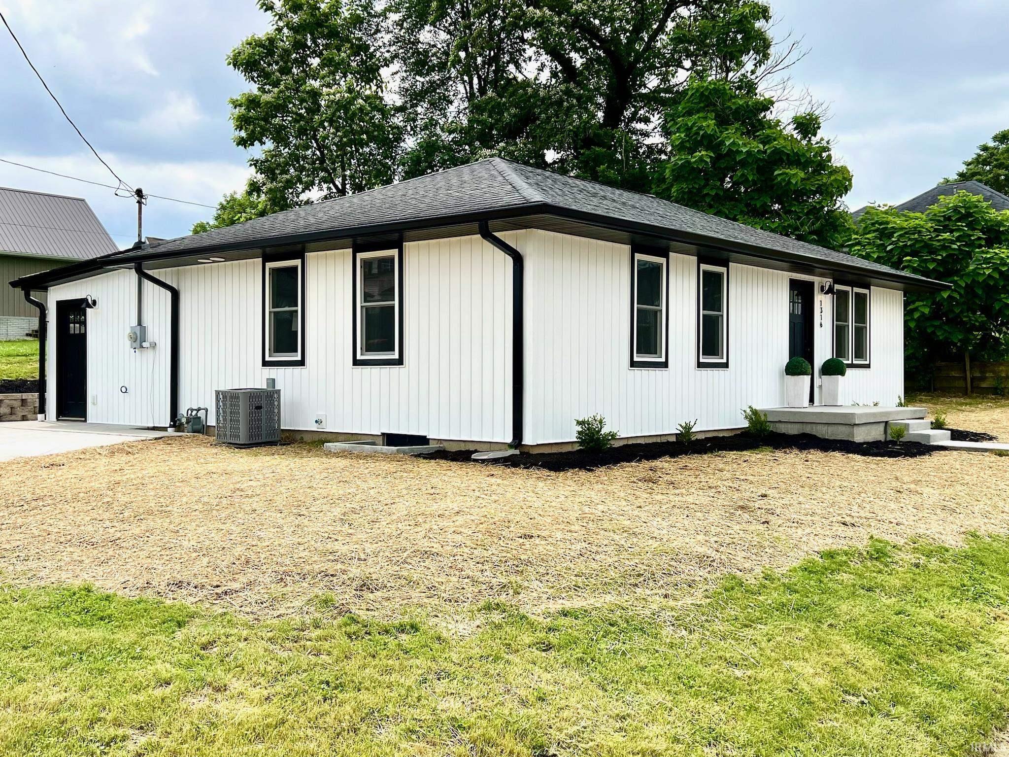 1316 R Street Bedford, IN 47421 - Photo 3 of 36
