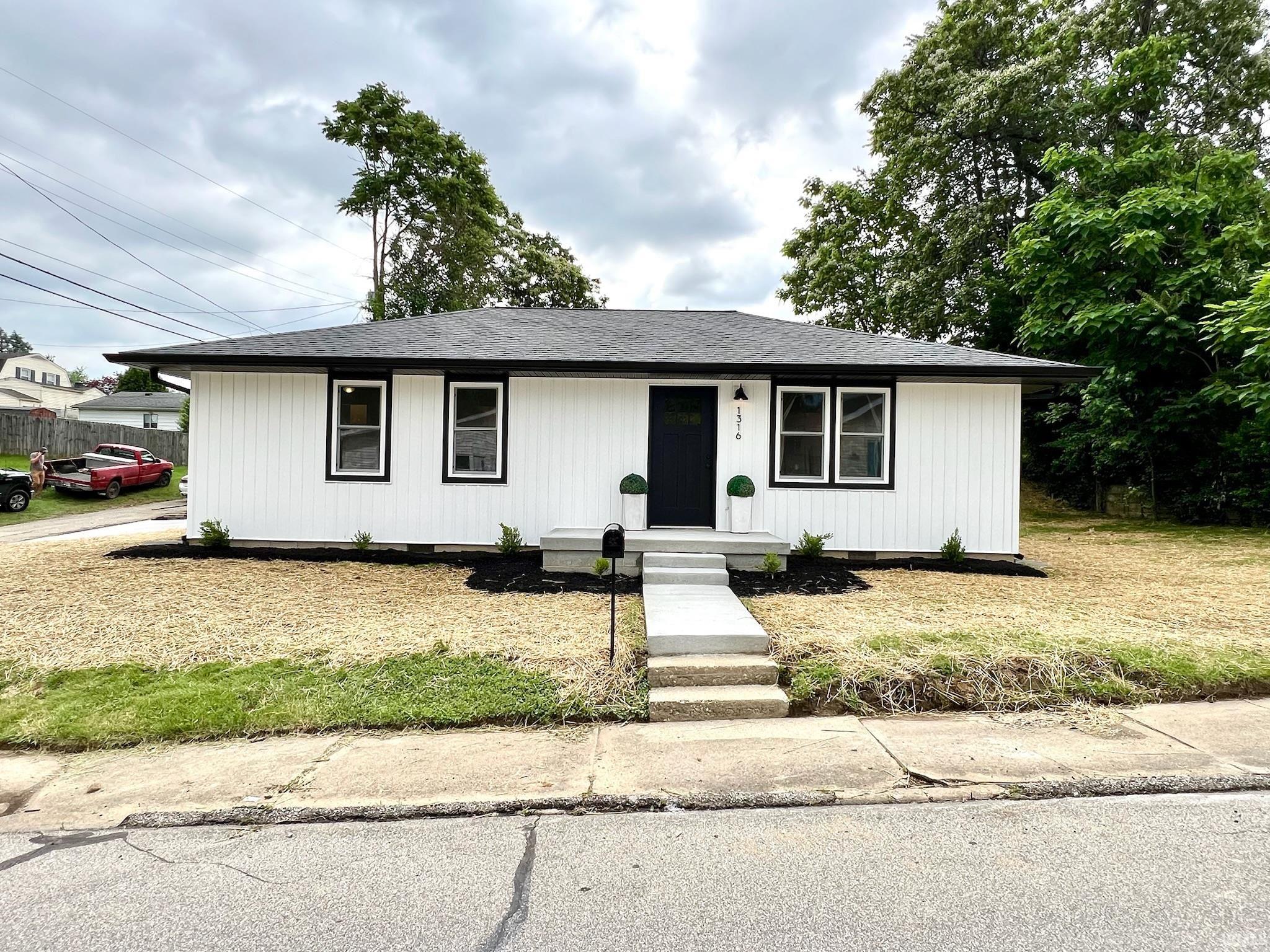 1316 R Street Bedford, IN 47421 - Photo 5 of 36