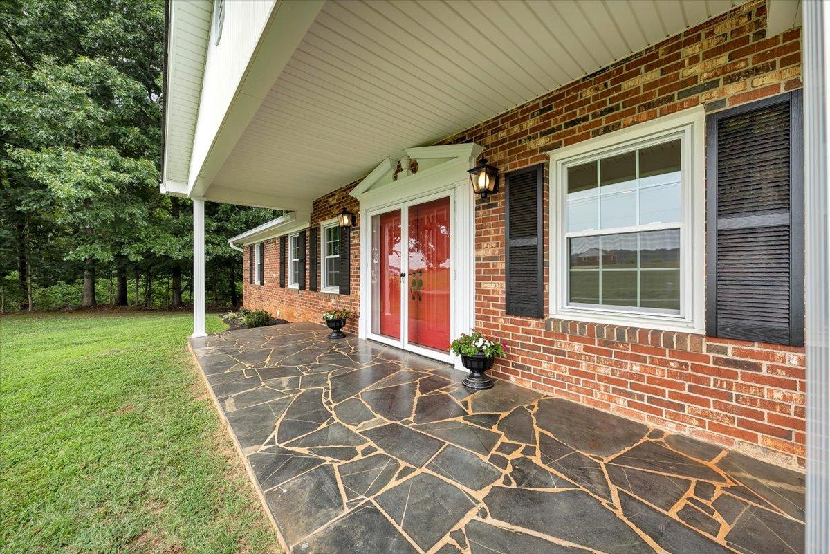 9431 Stewartsville Road Moneta, VA 24121 - Photo 11 of 40 40-DSC02212