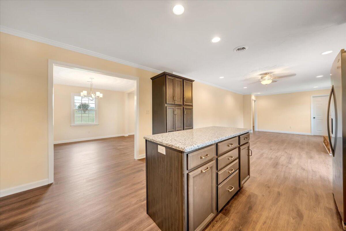 9431 Stewartsville Road Moneta, VA 24121 - Photo 13 of 40 12-DSC02027