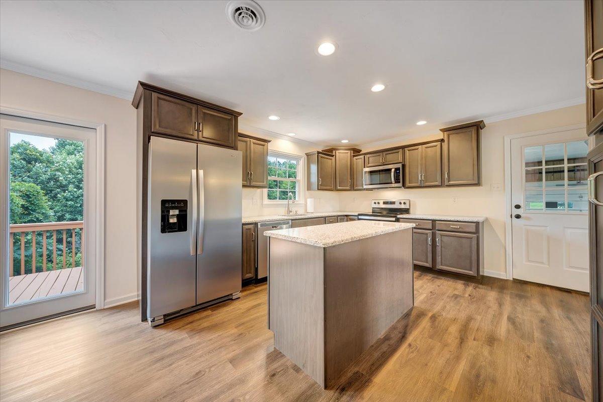 9431 Stewartsville Road Moneta, VA 24121 - Photo 15 of 40 14-DSC02037