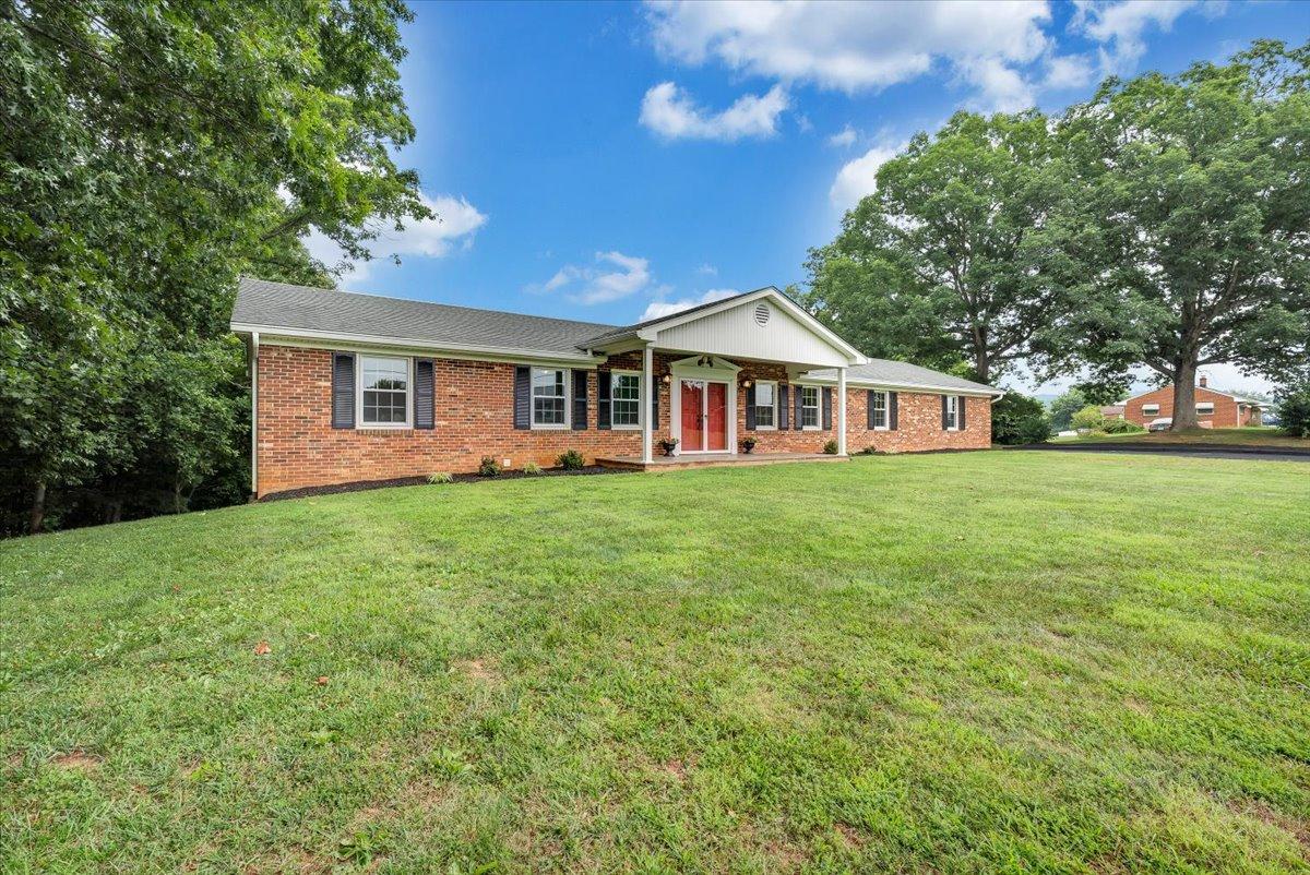 9431 Stewartsville Road Moneta, VA 24121 - Photo 3 of 40 03-DSC02207