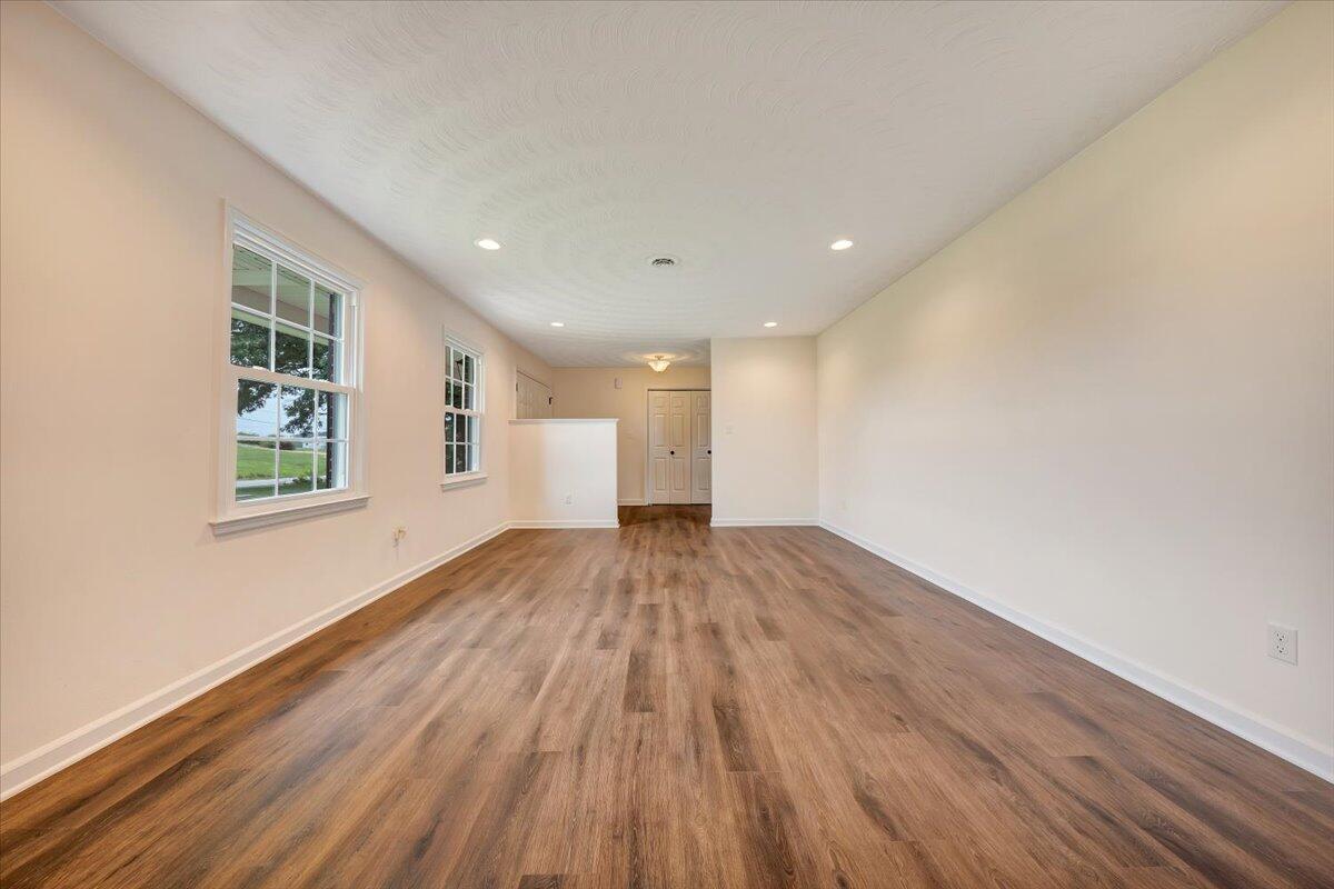 9431 Stewartsville Road Moneta, VA 24121 - Photo 21 of 40 20-DSC02067