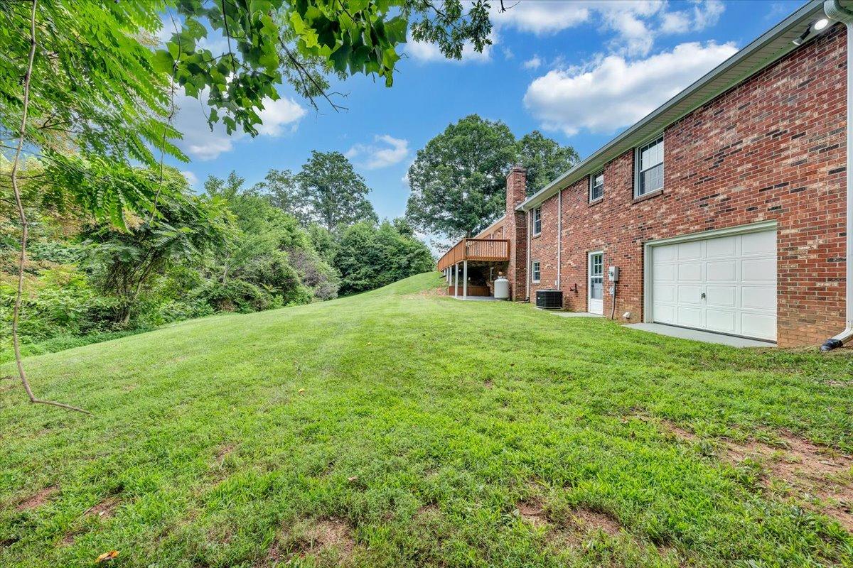 9431 Stewartsville Road Moneta, VA 24121 - Photo 5 of 40 05-DSC02162