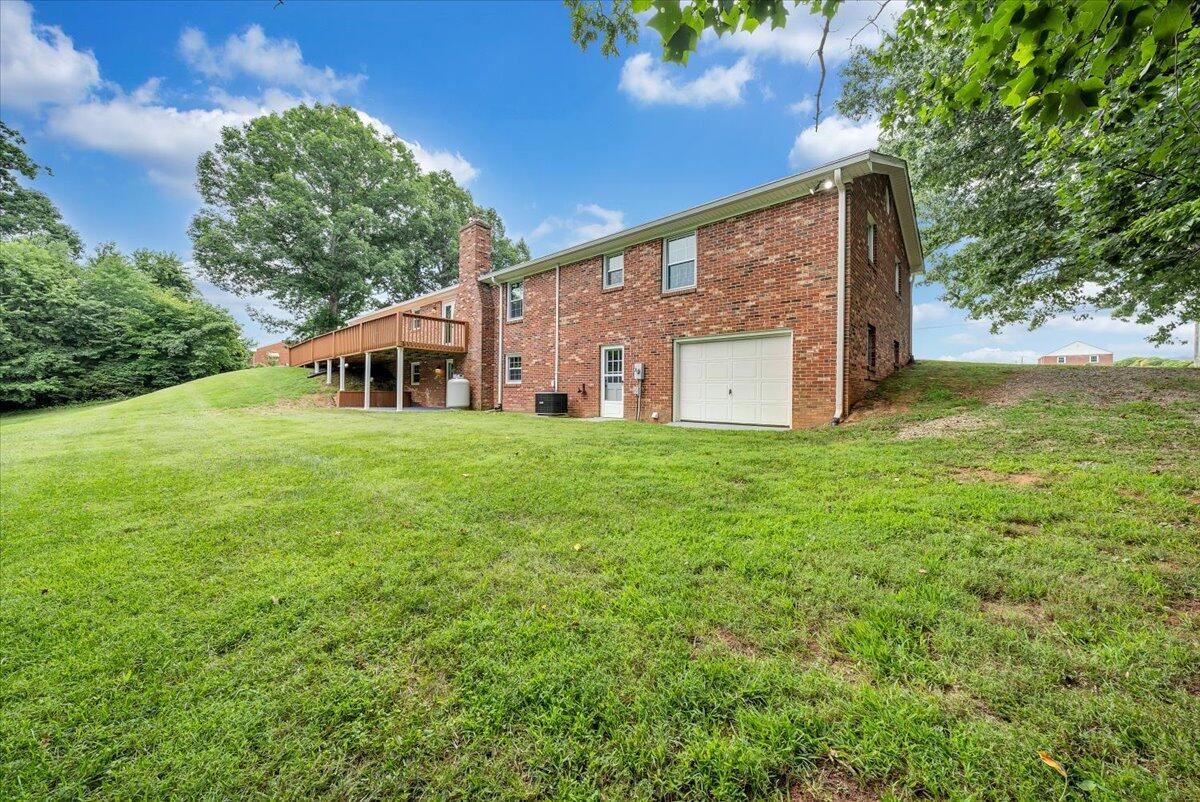9431 Stewartsville Road Moneta, VA 24121 - Photo 6 of 40 06-DSC02167
