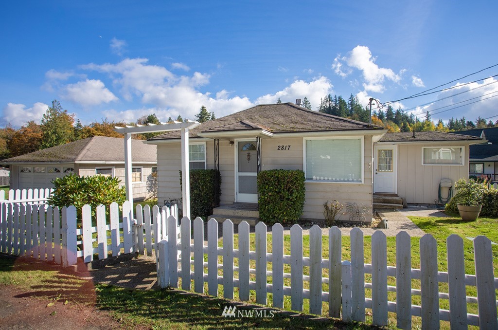 2817 Erlands Point Road Northwest Bremerton, WA 98312 - Photo 2 of 18 Gallery Image 2