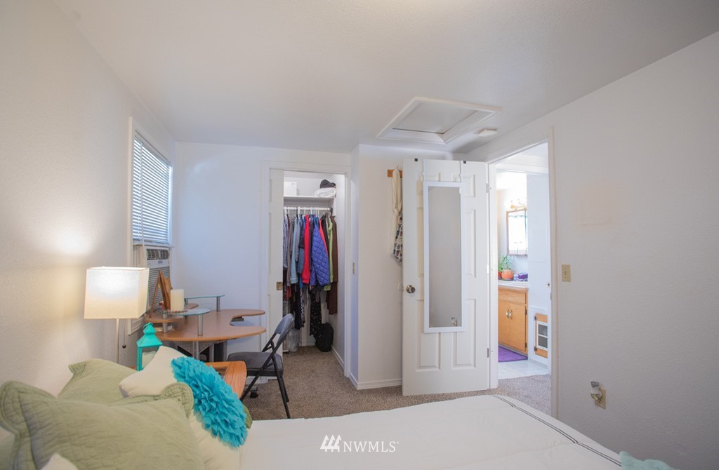 2817 Erlands Point Road Northwest Bremerton, WA 98312 - Photo 11 of 18 Gallery Image 11