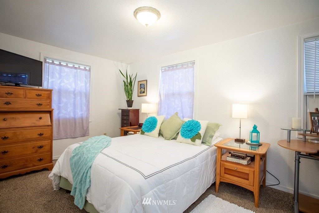 2817 Erlands Point Road Northwest Bremerton, WA 98312 - Photo 12 of 18 Gallery Image 12