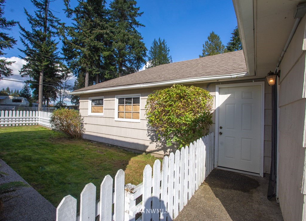 2817 Erlands Point Road Northwest Bremerton, WA 98312 - Photo 13 of 18 Gallery Image 13