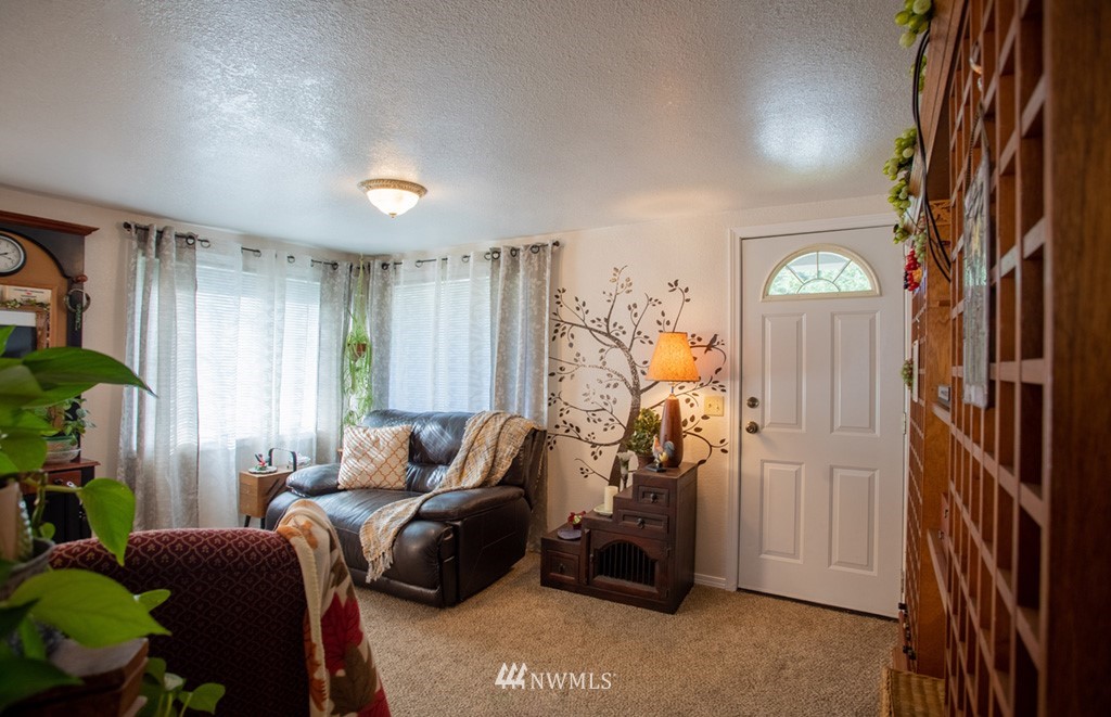 2817 Erlands Point Road Northwest Bremerton, WA 98312 - Photo 3 of 18 Gallery Image 3