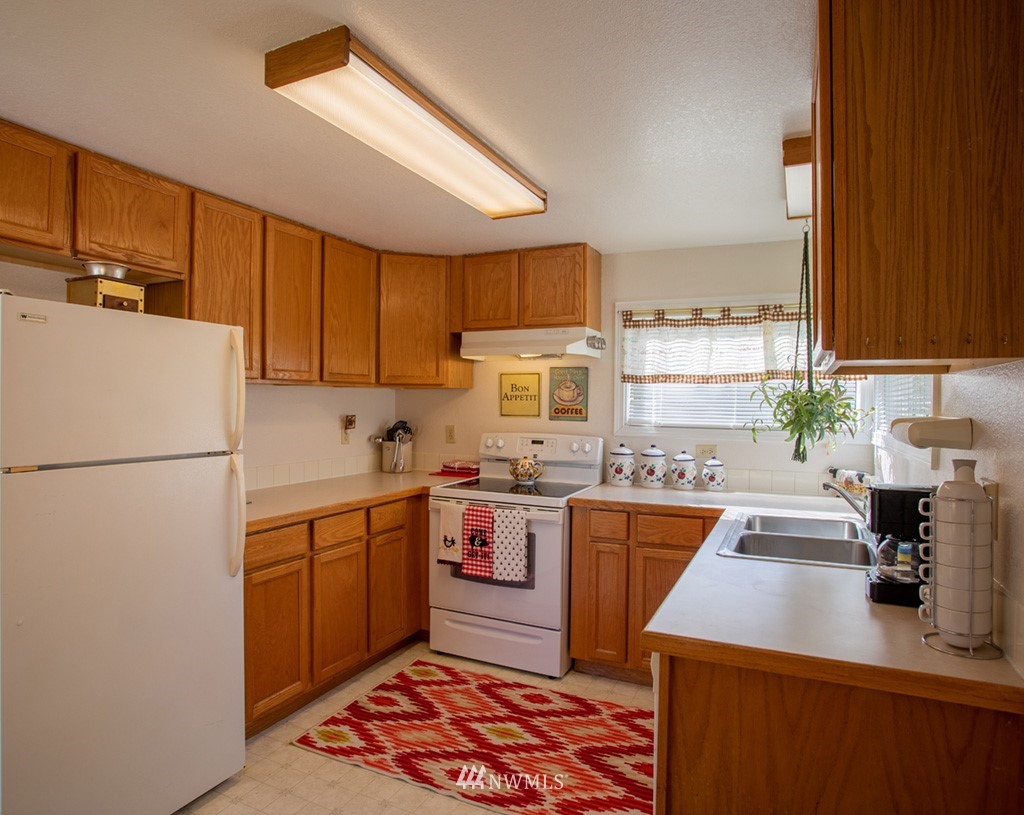 2817 Erlands Point Road Northwest Bremerton, WA 98312 - Photo 7 of 18 Gallery Image 7