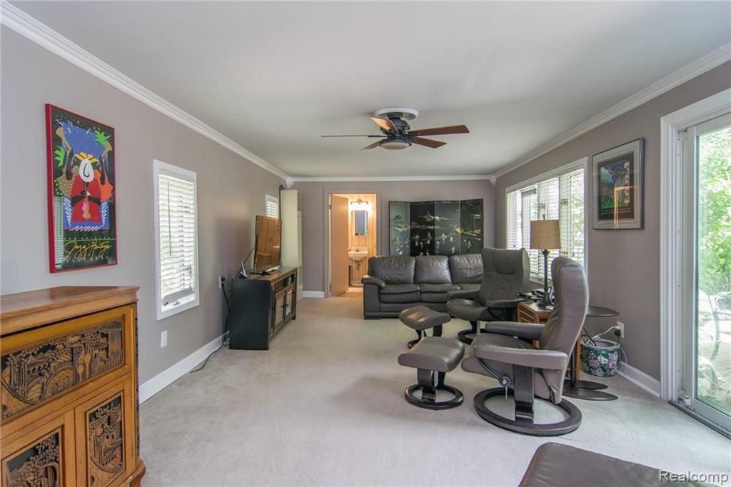 1732 Prestwick Road Grosse Pointe Woods, MI 48236 - Photo 9 of 41