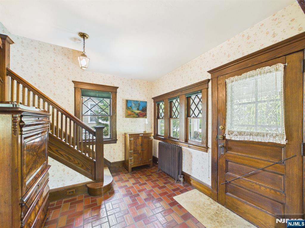 41 Randolph Place Ridgewood, NJ 07450 - Photo 8 of 29
