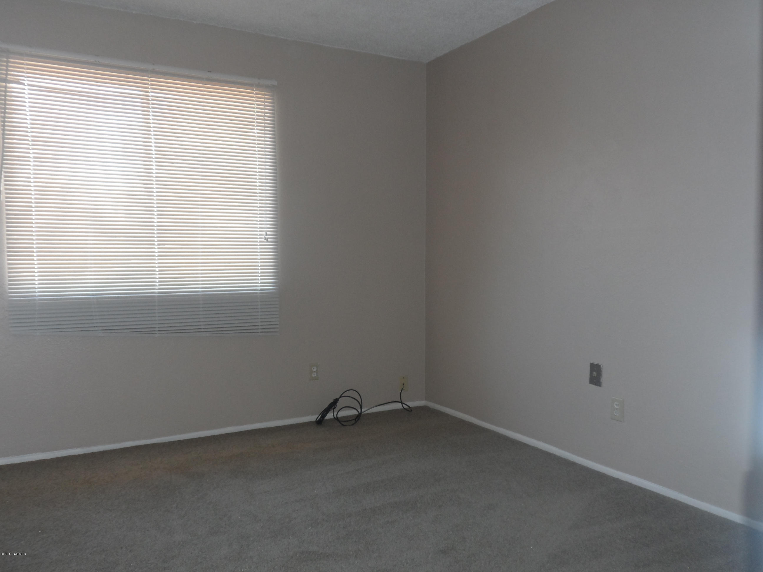 6927 West Camelback Road Phoenix, AZ 85033 - Photo 13 of 23 an empty room with a window