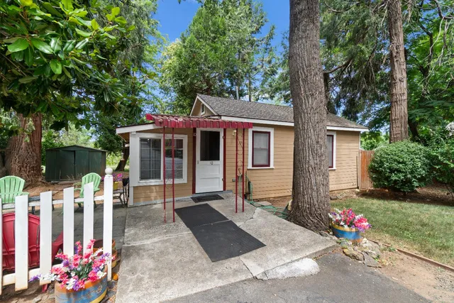 a front view of house with yard