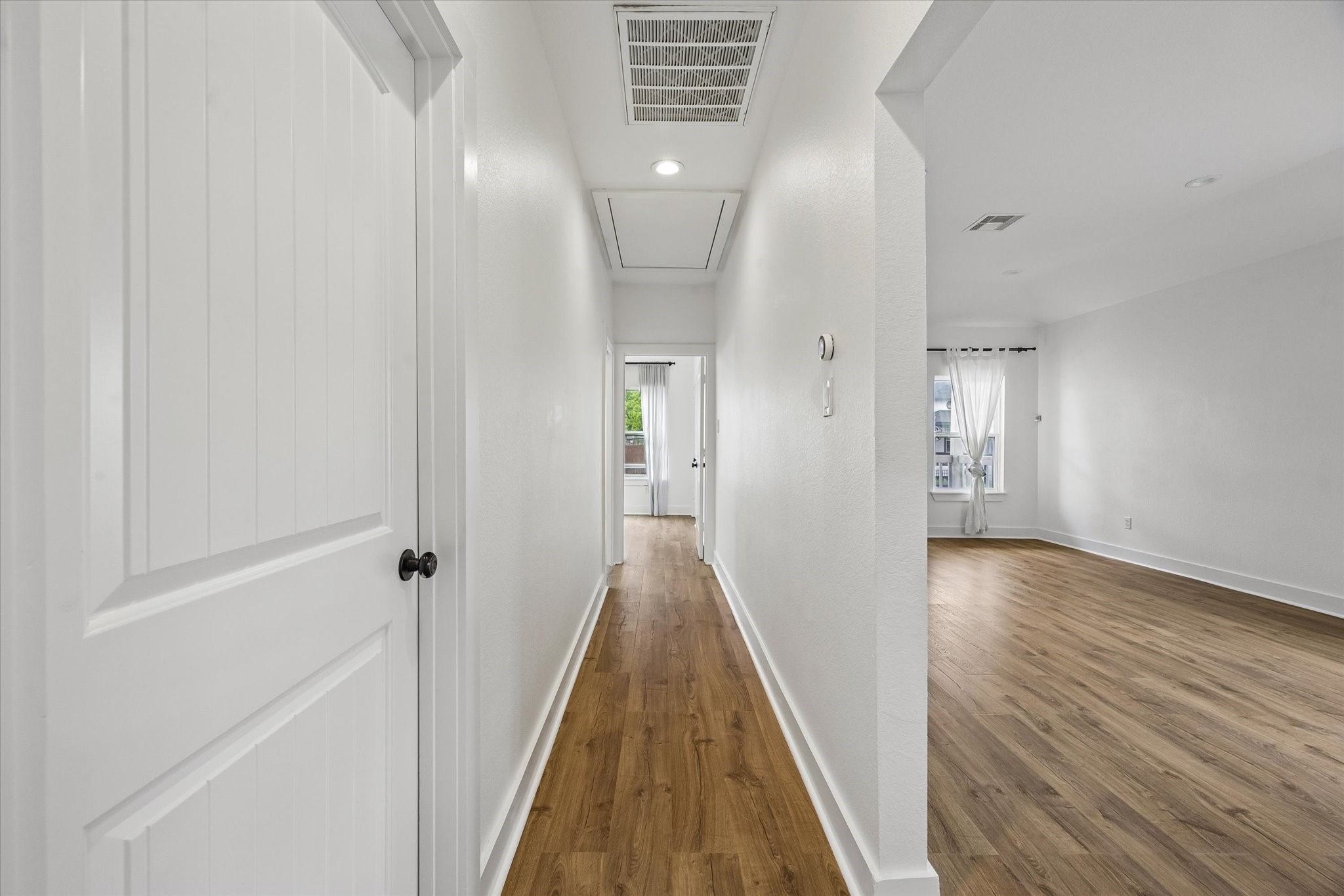 5105 Chapman Street Houston, TX 77009 - Photo 30 of 49 Main House - Hallway