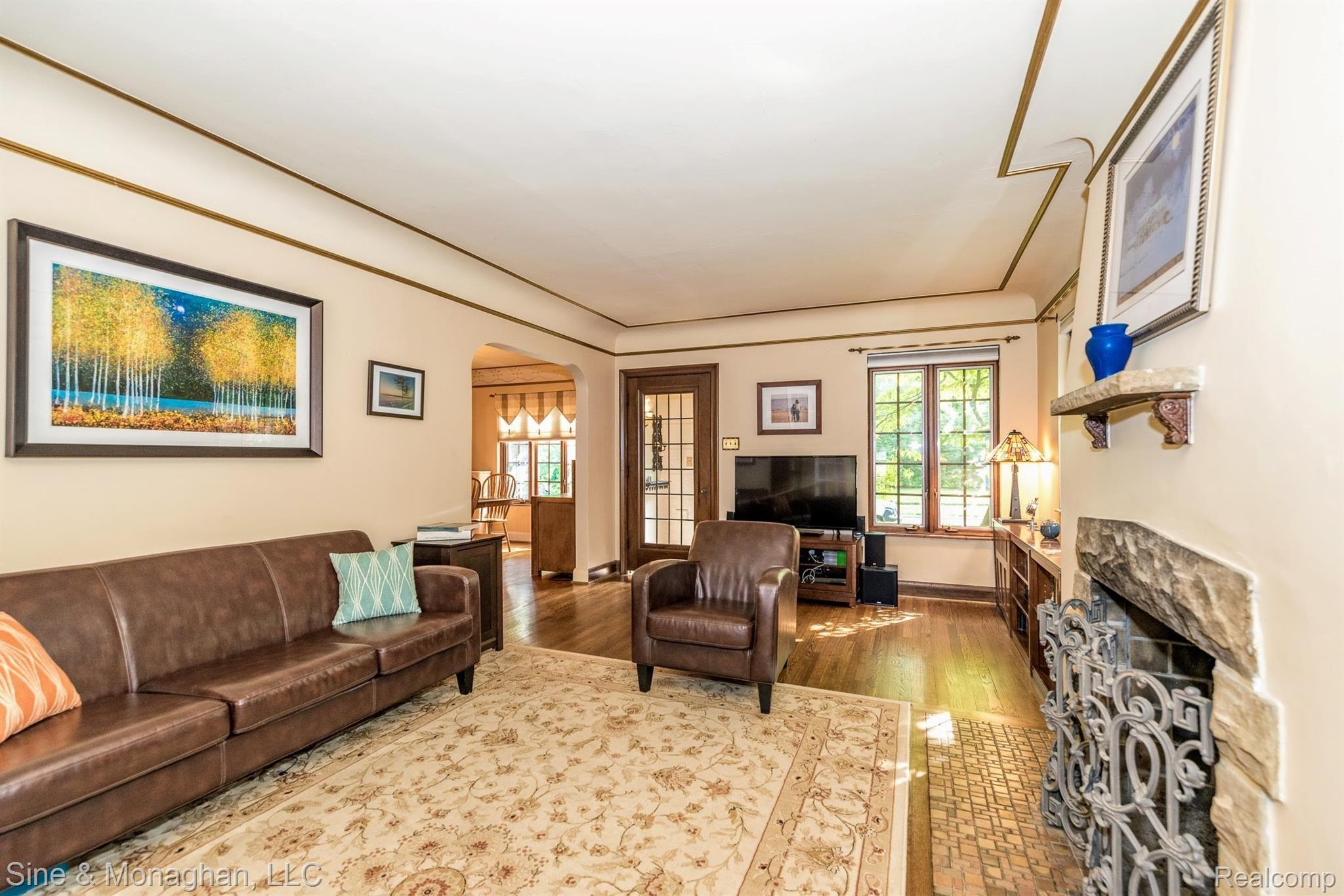 271 McMillan Road Grosse Pointe, MI 48236 - Photo 6 of 40 DSC_9951-2.jpg