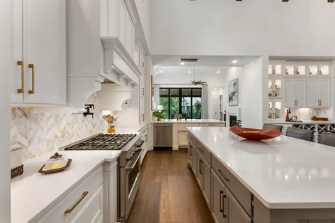$1,195,000 | 115 Emerald Isle, Montgomery, TX 77316
