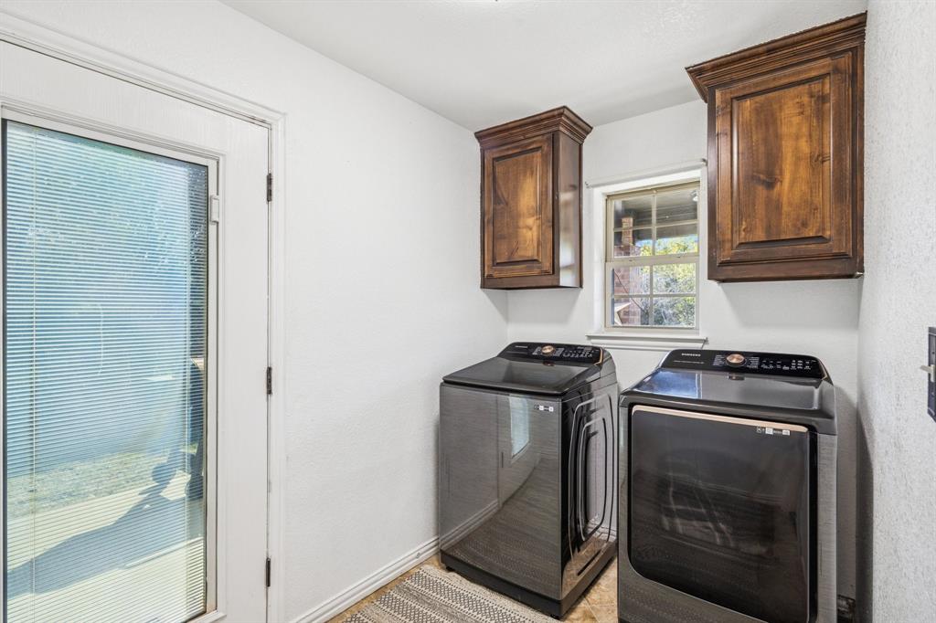 3390 Zion Hill Road Weatherford, TX 76088 - Photo 18 of 40 a utility room with dryer and washer