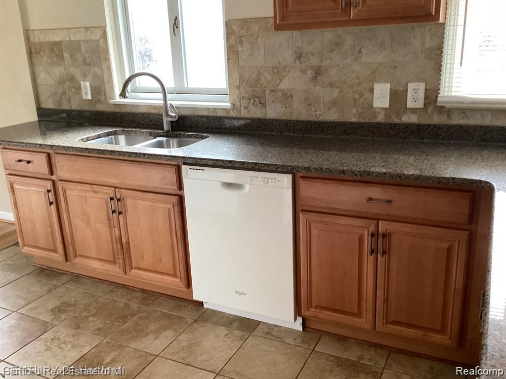 31568 Marblehead Road Farmington, MI 48336 - Photo 7 of 22