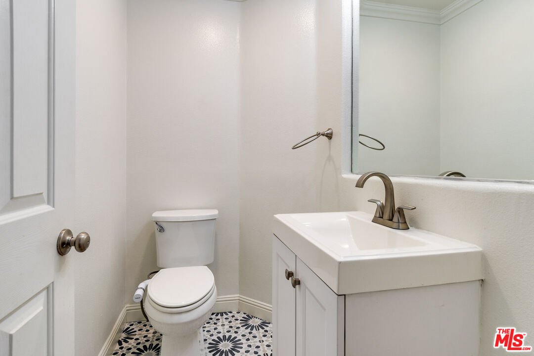 17426 Half Moon Court Riverside, CA 92503 - Photo 7 of 37