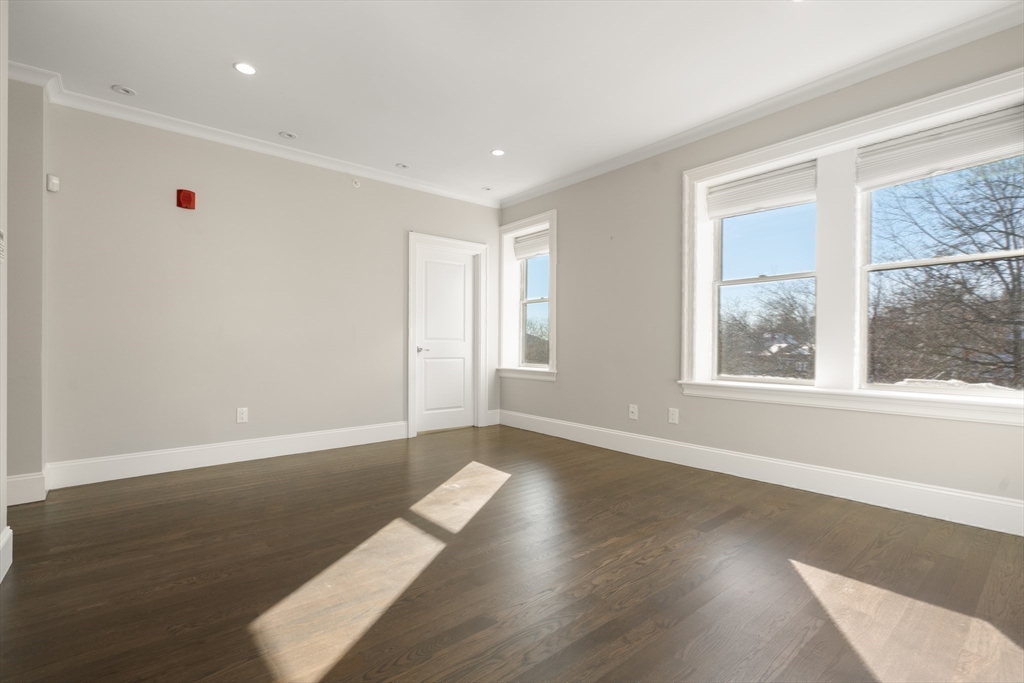 1517 Beacon Street, Unit 4 Brookline, MA 02446 - Photo 11 of 28