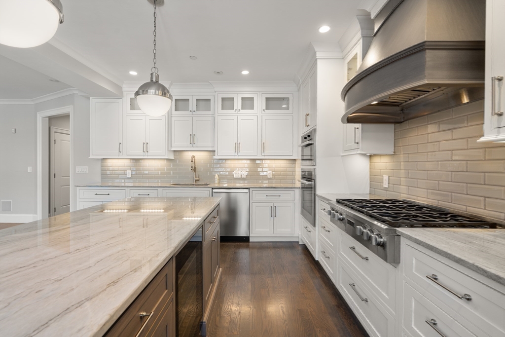 1517 Beacon Street, Unit 4 Brookline, MA 02446 - Photo 9 of 28