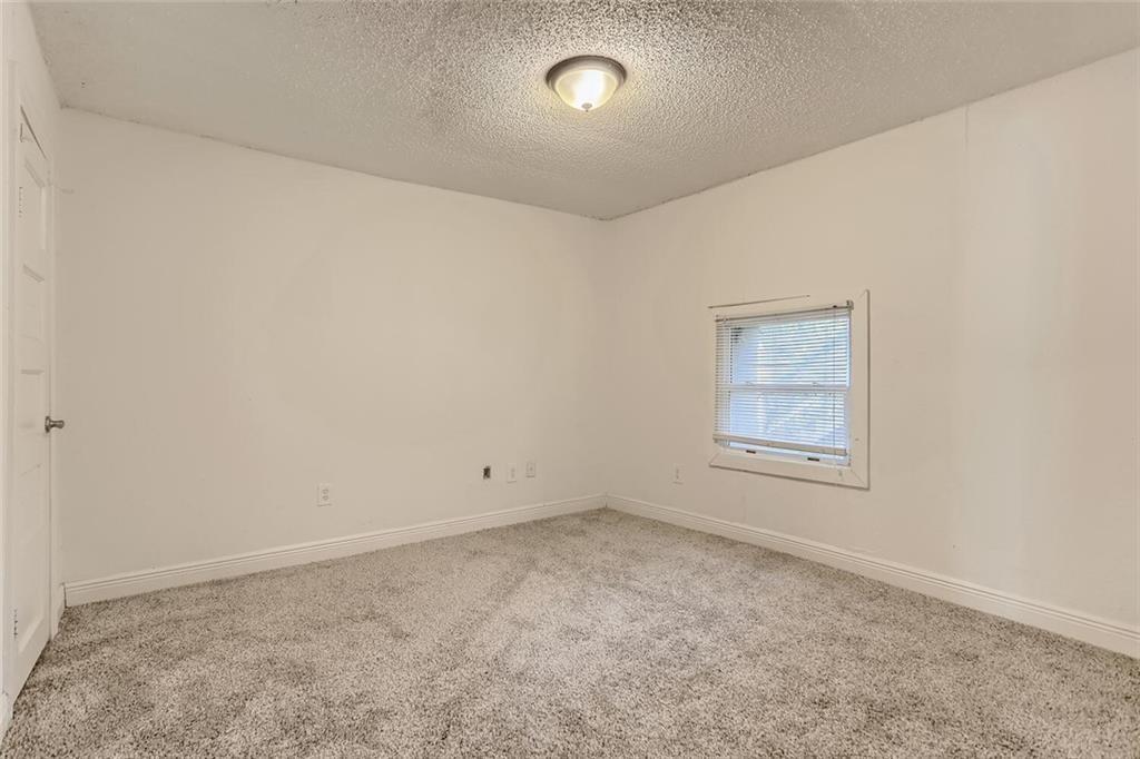 1148 1/2 Gunter Street, Unit A Austin, TX 78721 - Photo 7 of 10 an empty room with a bench