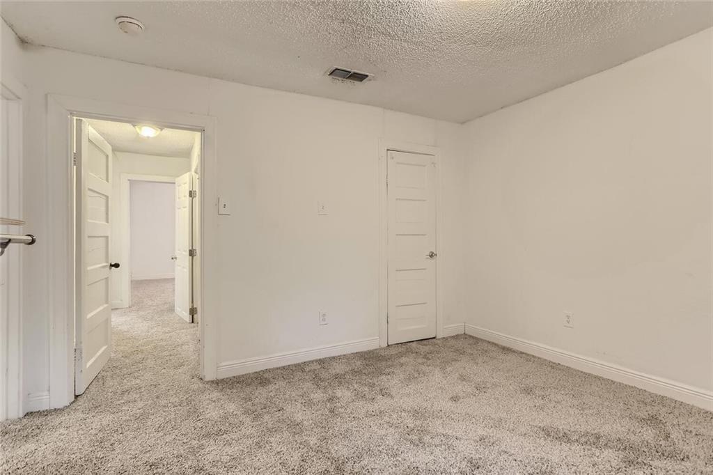1148 1/2 Gunter Street, Unit A Austin, TX 78721 - Photo 8 of 10 an empty room