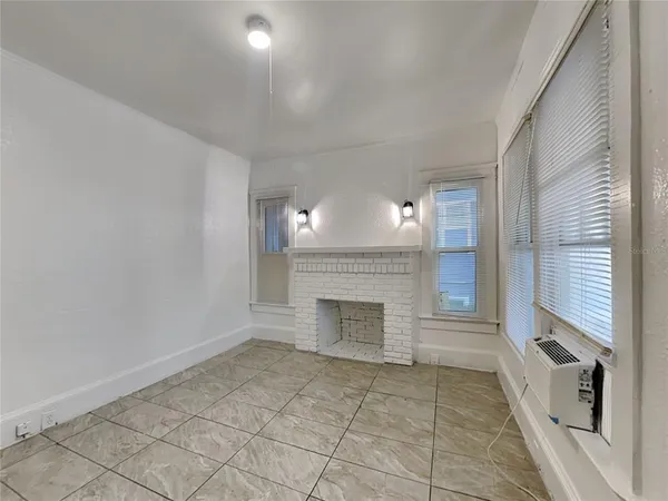 $1,199 | 115 South Grandview Avenue, Unit 1, Daytona Beach, FL 32118