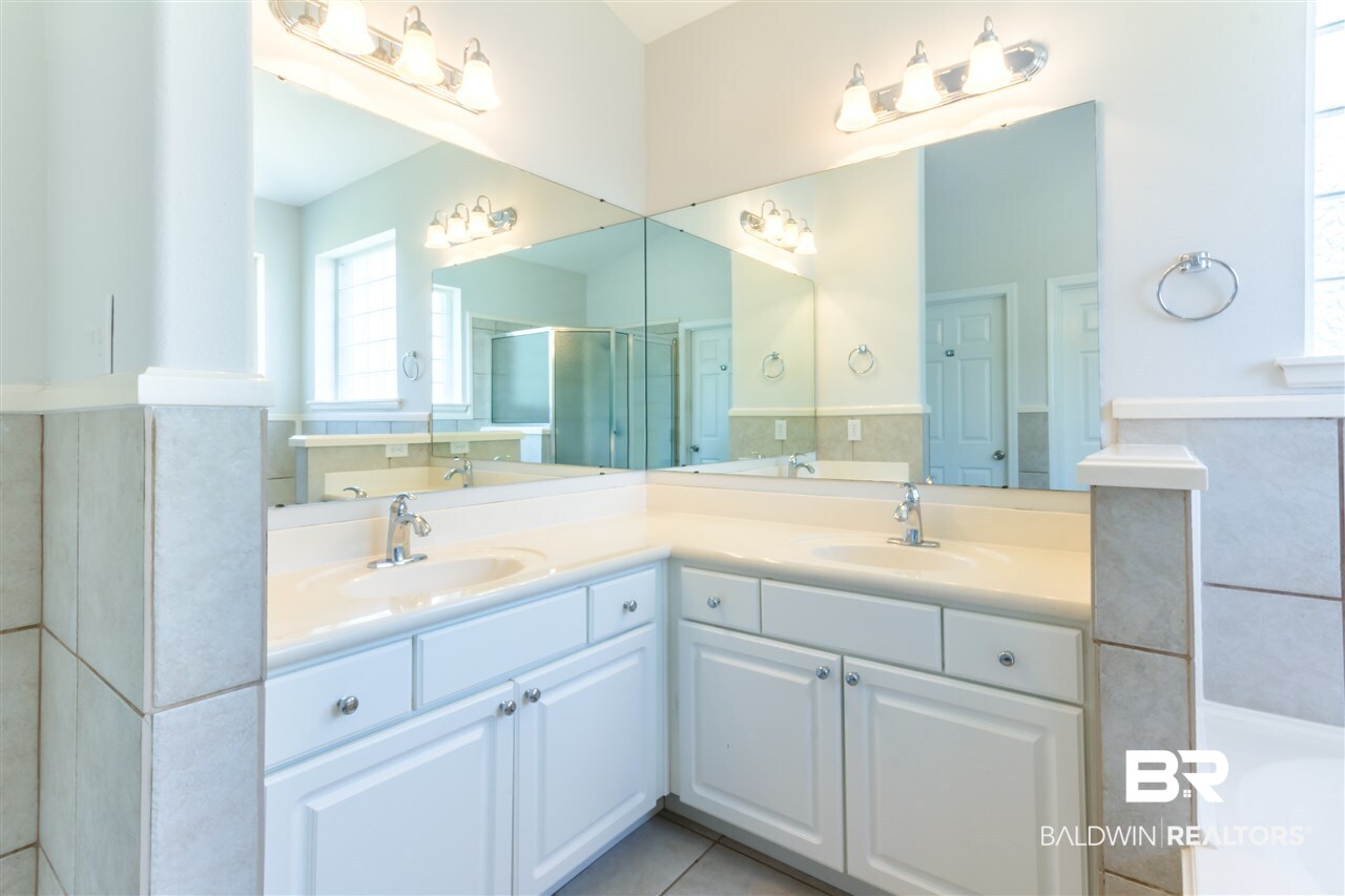 25183 Windward Place Orange Beach, AL 36561 - Photo 14 of 30 Master Bathroom