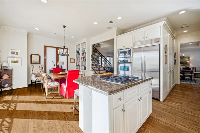 $725,000 | 2025 Park Street, Houston, TX 77019